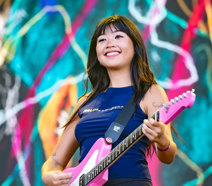 Beabadoobee Age, Biography, Career, Net Worth, Lifestyle & More (2026)