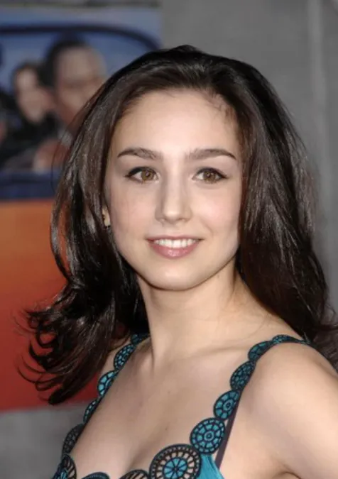 Molly Ephraim Net Worth (2026) Age, Career, Income & Lifestyle