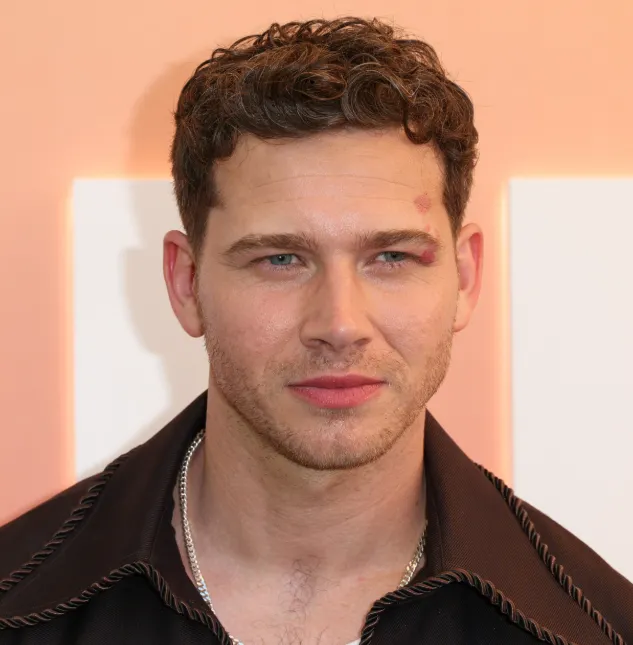 Oliver Stark Age, Biography, Net Worth, Height, Relationship & Career (2026)