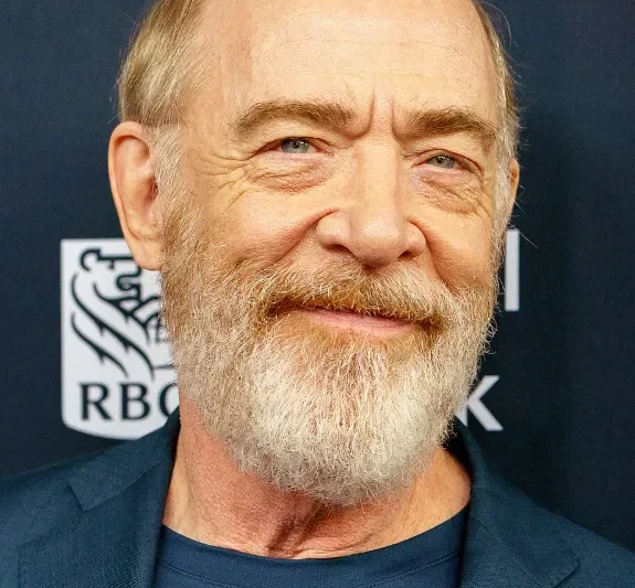 JK Simmons Net Worth (2026) Age, Career, Height, Wife, Income & Lifestyle